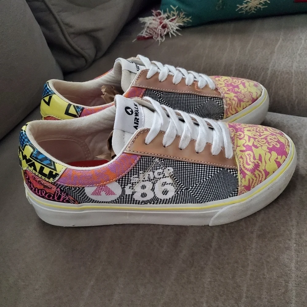Airwalk Womens Alya Sneakers, Multi colored graphic design, Size 8m